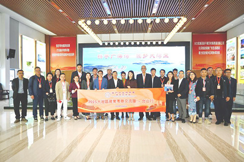 ◎ 與台山市委副書記譚艾婷等合影。