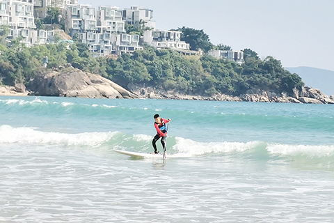 ◎ 澳門梁俊熙乘浪技術出色,在深圳勇奪冠軍。