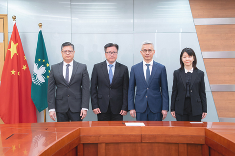 ◎ 經財司司長戴建業、司長辦主任羅志輝與財局局長何燕梅副局長郭日海合照。