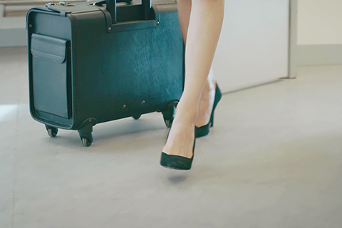 ◎ 阿賴在「非常」劇中展現線條之美。