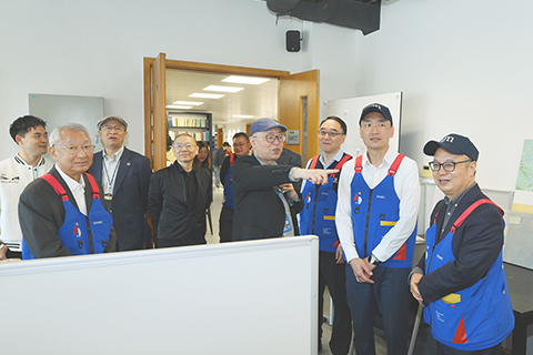 ◎ 龔志明與李雪飛參觀藝術與設計系及數字藝術中心。