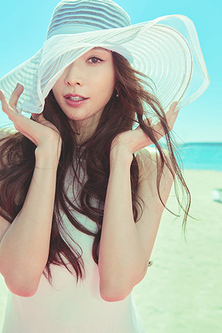 ◎ 台灣職籃「洋基工程籃球隊」日前迎來隊史主場首戰,特邀女神林志玲於開幕戰擔任新竹主場重磅嘉賓,送出女神親筆簽名」二零二六志玲姊姊慈善年曆「予球迷。」二零二六志玲姊姊慈善年曆「義賣已破萬本,收入捐做慈善,二零二五年捐助弱勢兒少學習與醫療資源達八百萬元台幣。(香港中通社圖片)