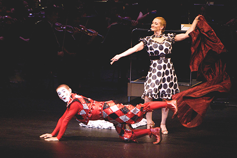 ◎ 演出涵蓋舞蹈、魔術、默劇等多個項目。