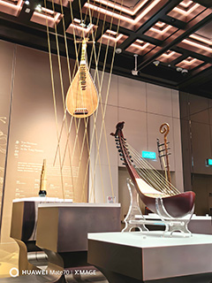 五弦琵琶(上)與鳳首箜篌