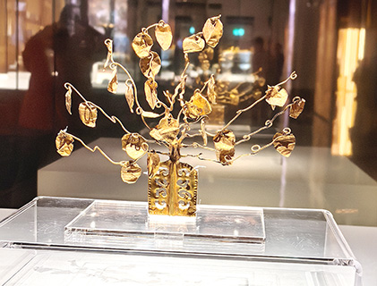 金光閃閃的雲鬢花顏金步搖