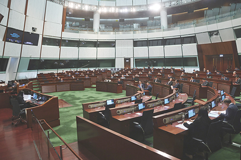 ◎ 一月二十一日,香港立法會舉行大會,辯論有關「制訂香港特區發展願景,主動對接國家『十五五』規劃」的議員議案。圖為會議現場。(香港中通社記者謝光磊 攝)