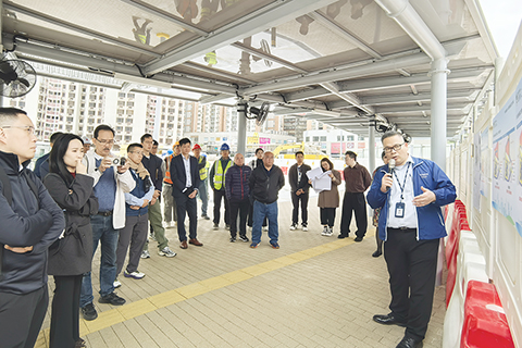 ◎ 向交諮委介紹關閘原特警總部重整及巴士站安排。