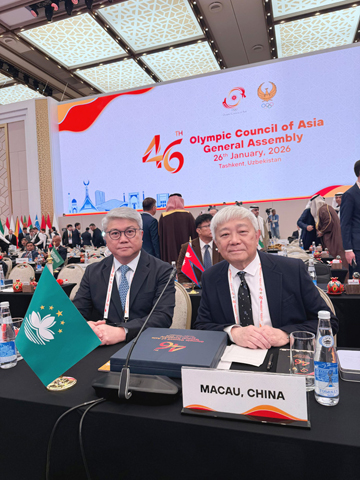 ◎ 中國澳門體育暨奧委會主席陳澤武(右)和副主席潘永權在塔什干出席亞奧理事會大會。