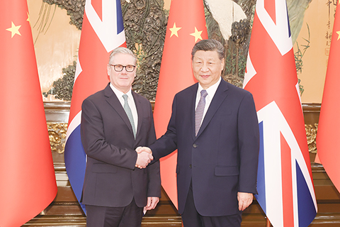 ◎ 一月二十九日上午,中國國家主席習近平在北京人民大會堂會見來華進行正式訪問的英國首相斯塔默。(中新社記者 盛佳鵬 攝)