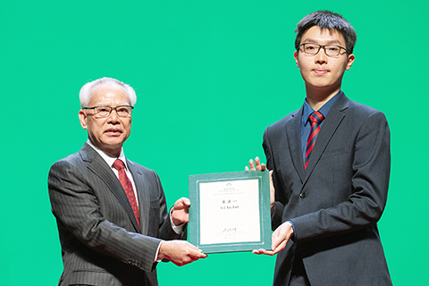 ◎ 功績獎狀:李彥一。