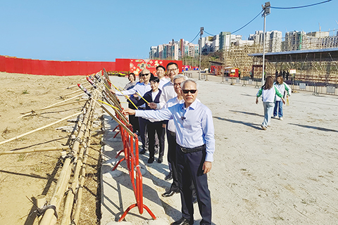 ◎ 行政長官岑浩輝參觀爆竹燃放區。