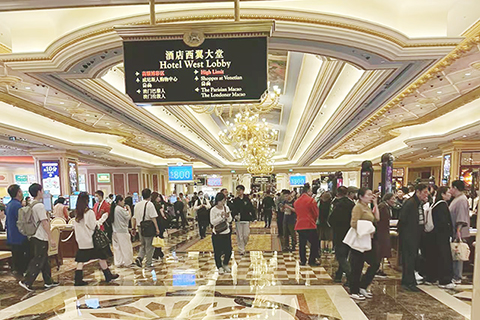 ◎ 不少旅客來澳渡歲。