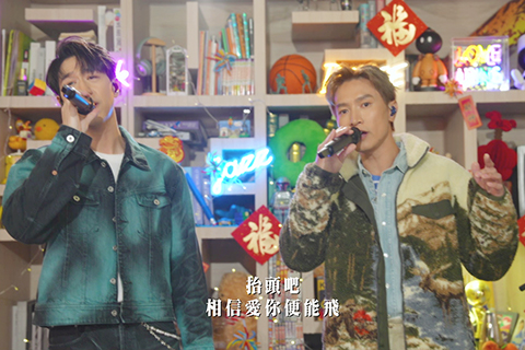 ◎ 陳柏宇(右)和馮允謙合唱陳奕迅的《今日》。