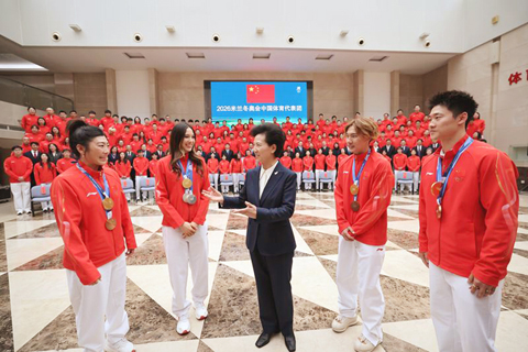 ◎ 二月二十八日,國務委員諶貽琴在北京會見載譽歸來的米蘭冬奧會中國體育代表團。(新華社記者曹燦 攝)