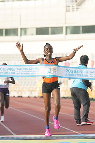 ◎ 肯尼亞跑手莫煒在澳門十公里賽女子組全場總冠。