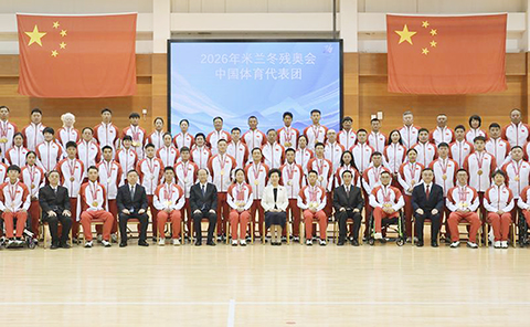 ◎ 三月二十五日,國務委員、國務院殘疾人工作委員會主任諶貽琴在北京會見載譽歸來的米蘭冬殘奧會中國體育代表團。(新華社記者 李賀 攝)