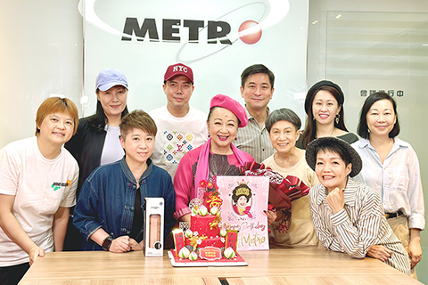 ◎ 「開心大派對」提前賀家燕姐生日。