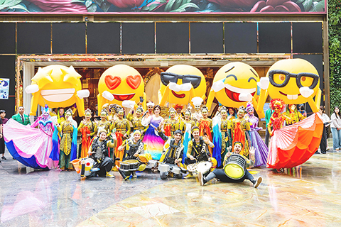 ◎ 美高梅「海洋奇藝匯」(珊瑚海精靈巡遊隊、e貓表情包笑團、乒鈴嘭唥環保敲擊樂團、無畏舞姬日惹舞蹈團)。