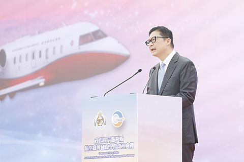 ◎ 三月廿九日,香港政府飛行服務隊舉行開放日,同日成立「政府飛行服務隊航空啟導國際學院」。圖為香港保安局局長鄧炳強出席成立典禮並致辭。( 中新社記者 陳永諾 攝)