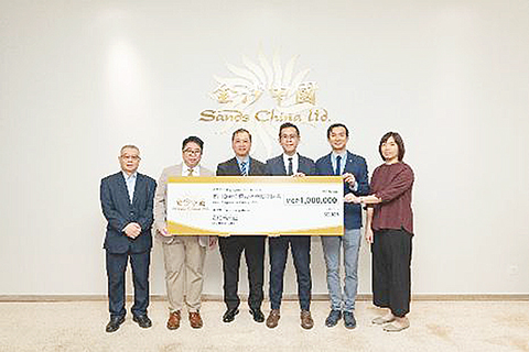 ◎ 金沙向五所澳社服機構捐款。