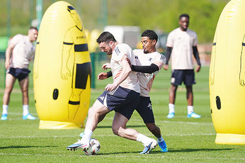 ◎ 英超阿士東維拉周三積極備戰,今夜三時將征戰意大利甲足博洛尼亞,力爭歐霸盃先勝。(美聯社)