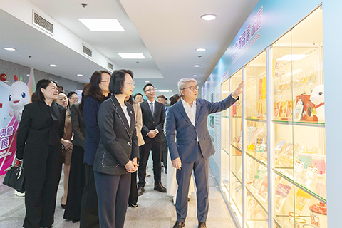 ◎ 一眾嘉賓參觀專題展。