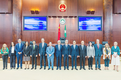 ◎ 立法會主席張永春昨日與葡萄牙議會議長阿吉亞爾—布蘭科會面。