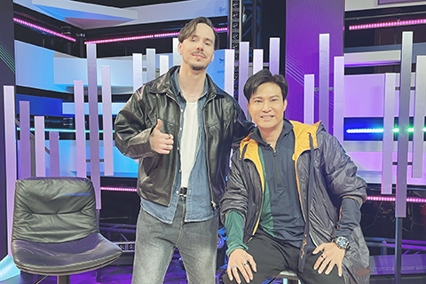 ◎ 陳國威(右)今晚訪問音樂才子。