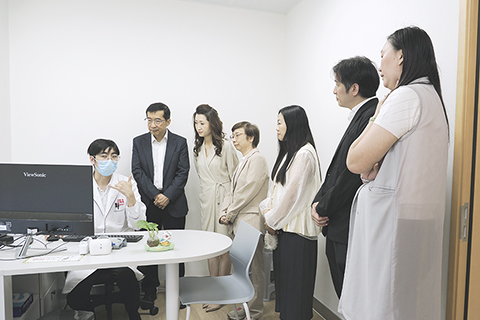 ◎ 衛生局及街總代表考察「社區門診」籌備情況。