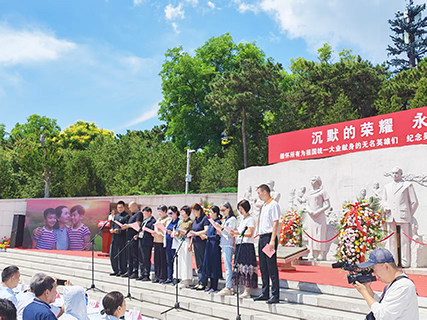 烈士後代們現場領唱《珊瑚頌》。(中新社記者 應妮 攝)
