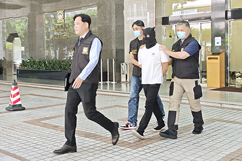 ◎ 一名內地男子涉不法匯兌被拘查。