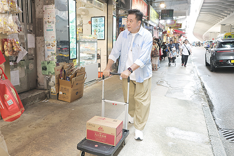 ◎ 麥包落手落腳親自送貨。
