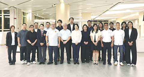 ◎ 柯嵐司長與參與亞運的本澳技術官員交流。