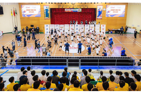 ◎ 金沙中國攜手NBA關懷行動昨日在粵華中學舉行公益周「校園日」,各種活動相向進行,其樂融融。